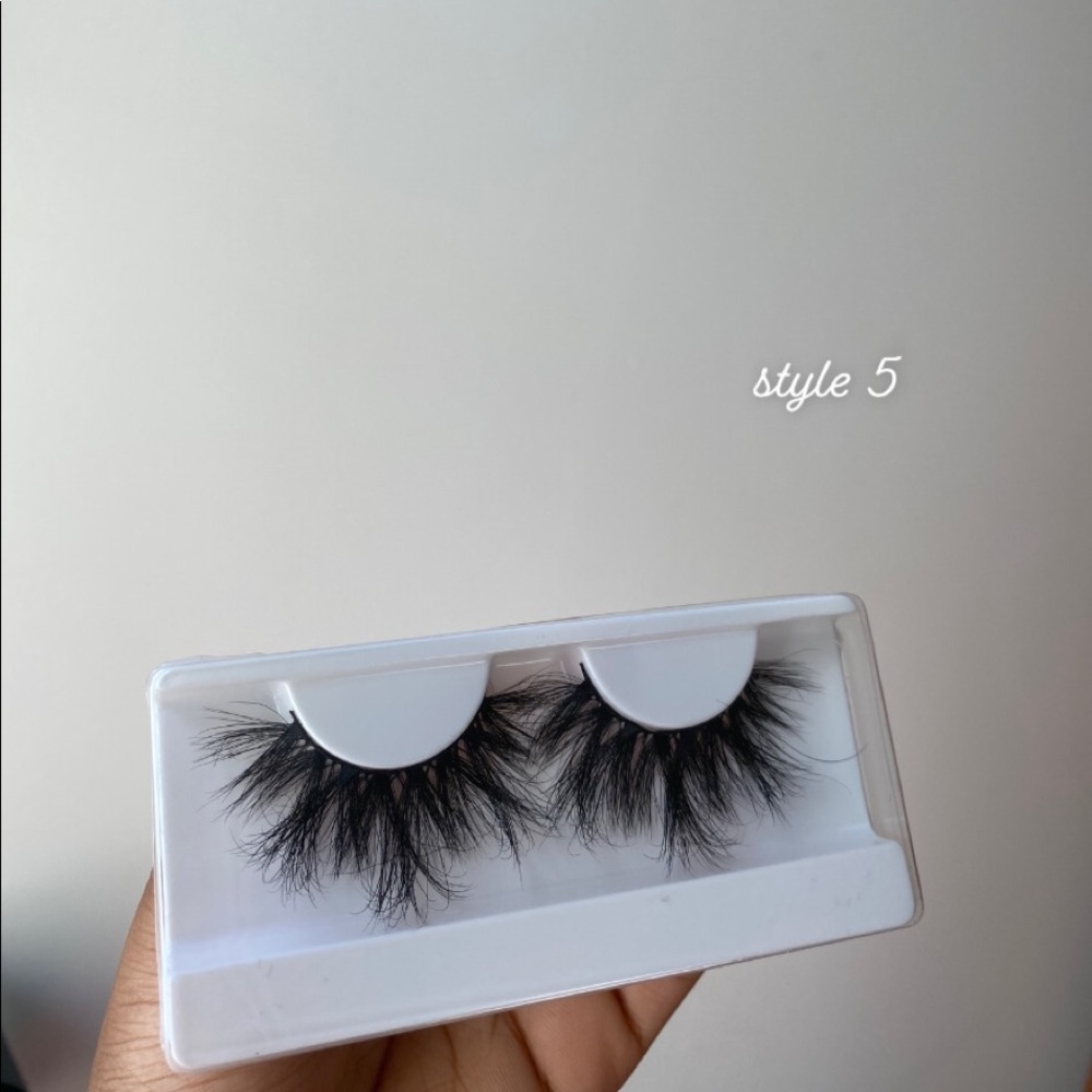 Mink Lashes - Picture 5 of 6